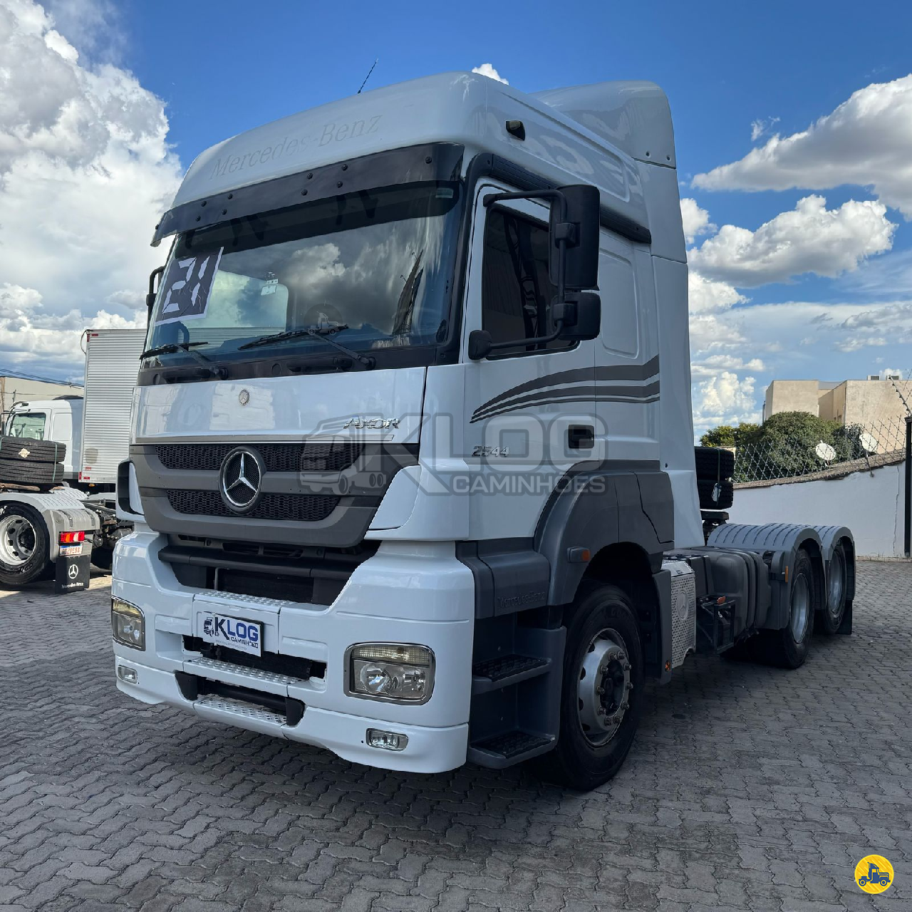MB 2544 de K LOG Caminhões
